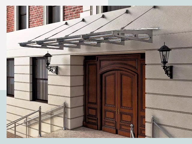 Металлические козырьки от 607 руб. в Батайске